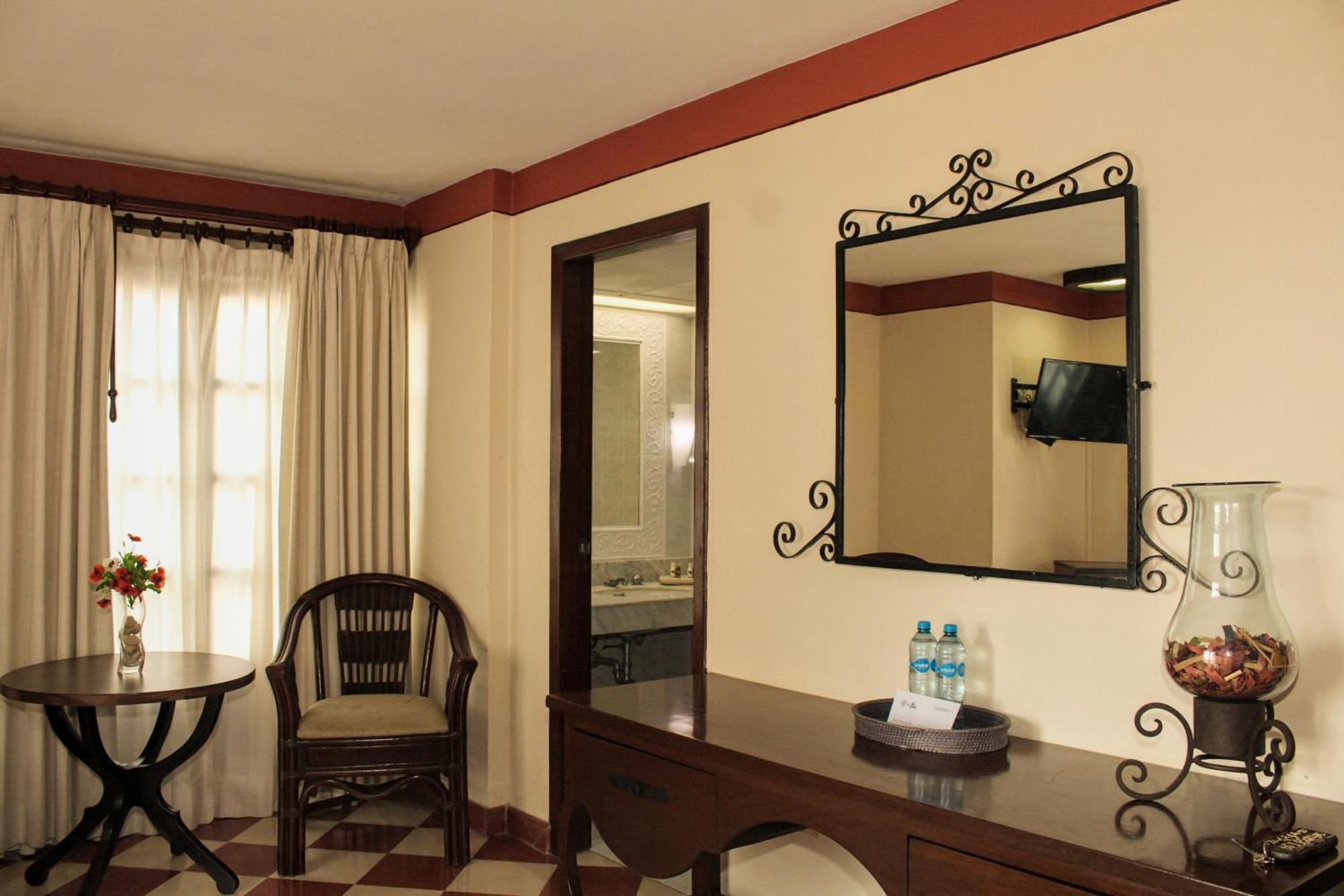 Casa Del Balam Мерида Экстерьер фото A mirror in a hotel room